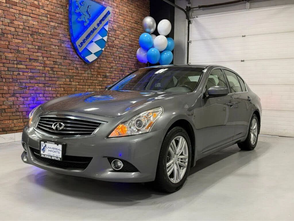 2013 INFINITI G37