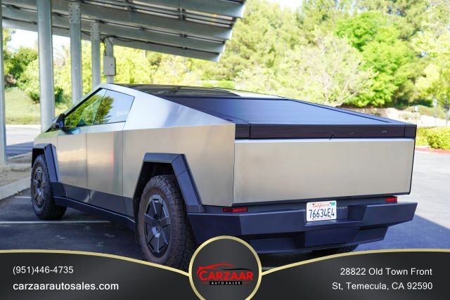 2025 TESLA Cybertruck