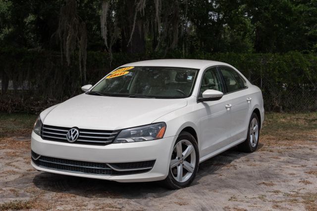 2012 VOLKSWAGEN Passat