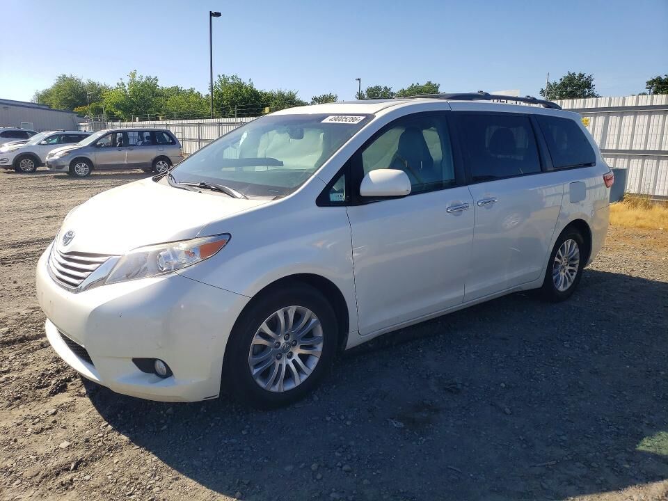 2016 TOYOTA Sienna