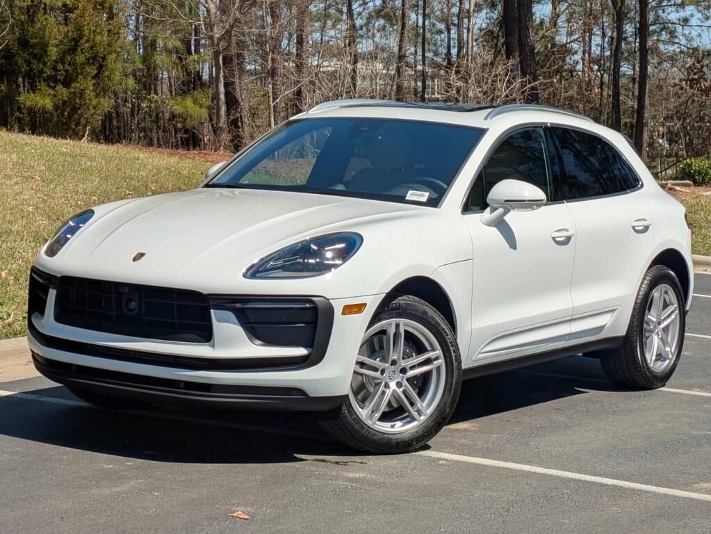 2025 PORSCHE Macan