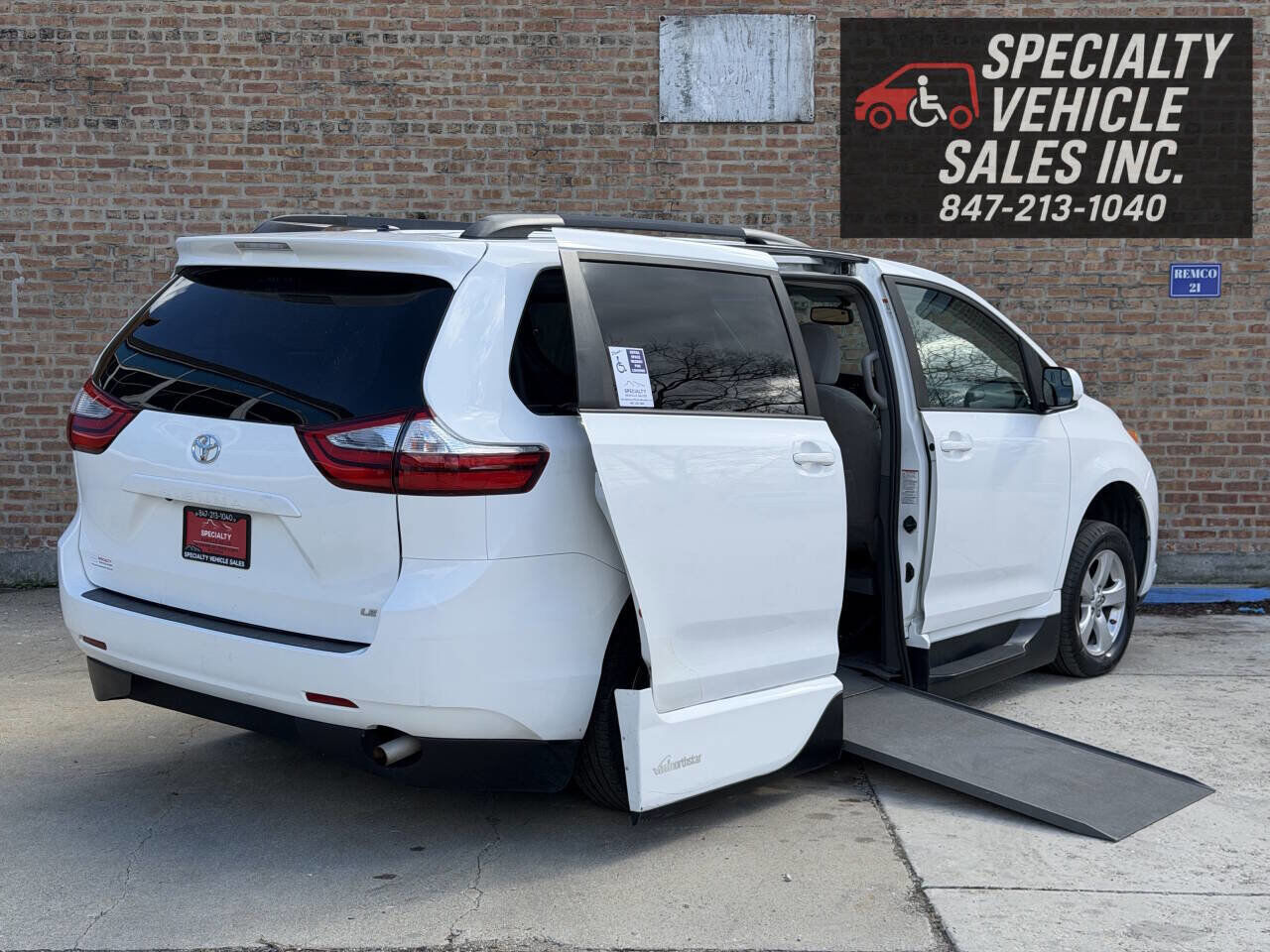 2017 TOYOTA Sienna