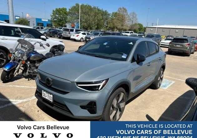 2023 VOLVO C40