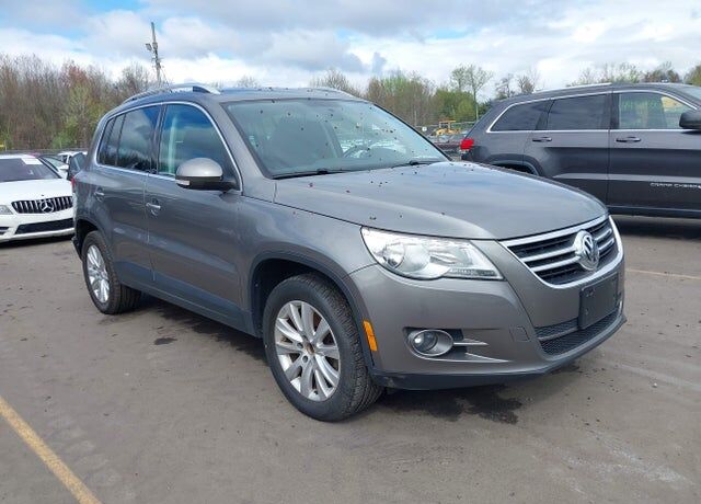 2009 VOLKSWAGEN Tiguan