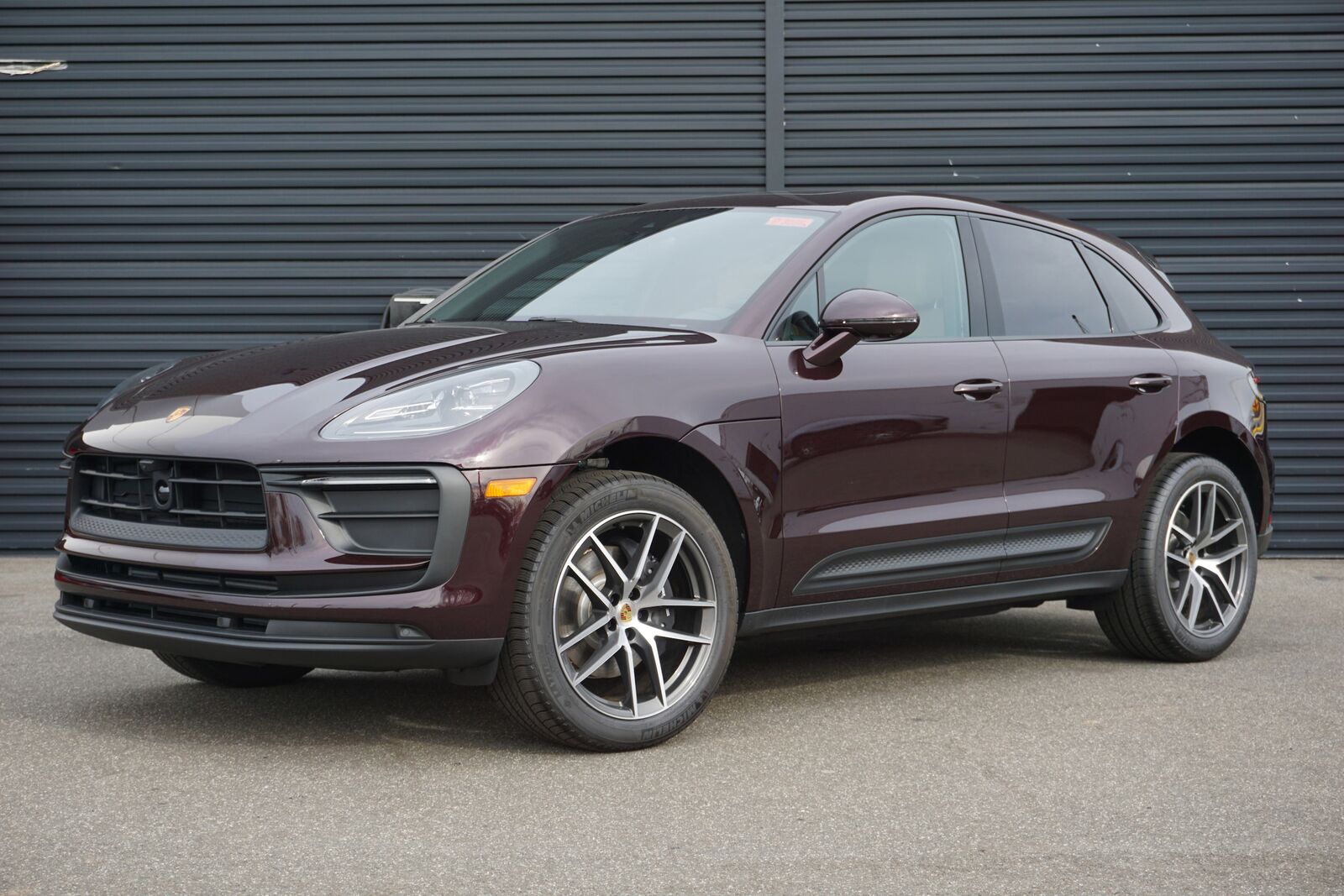 2026 PORSCHE Macan