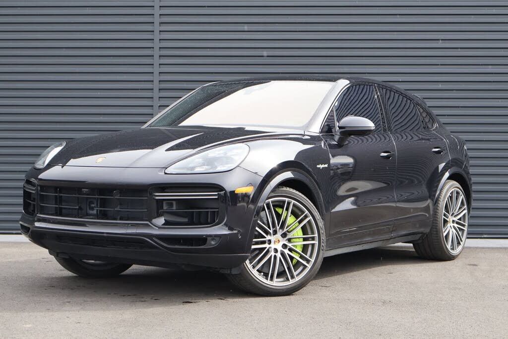 2022 PORSCHE Cayenne