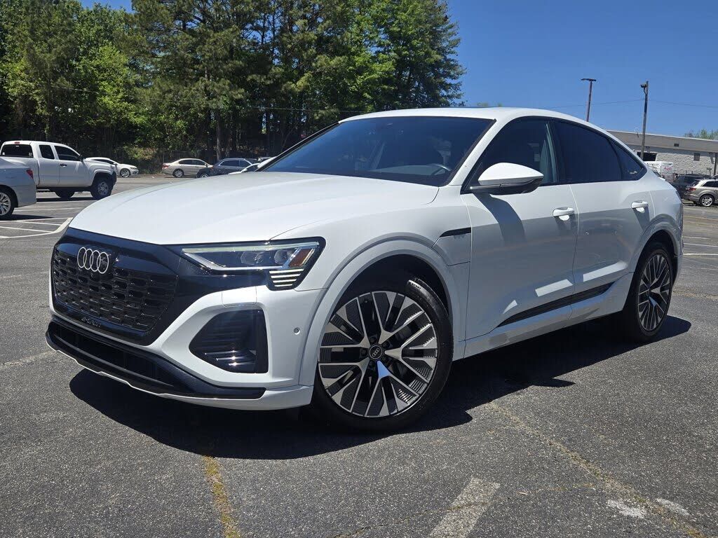 2024 AUDI Q8