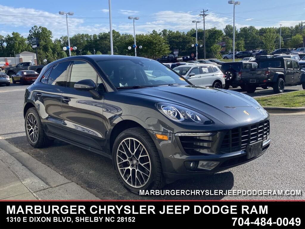 2018 PORSCHE Macan