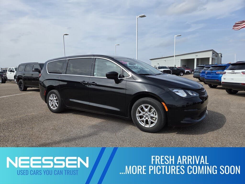 2023 CHRYSLER Voyager