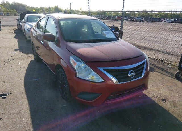 2016 NISSAN Versa