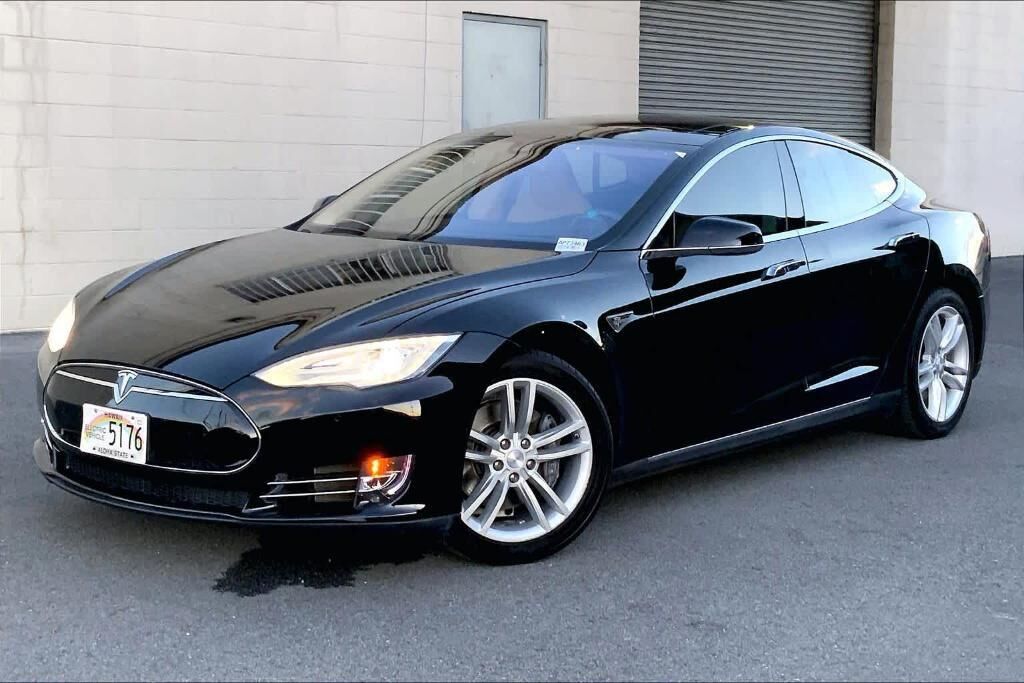 2015 TESLA Model S