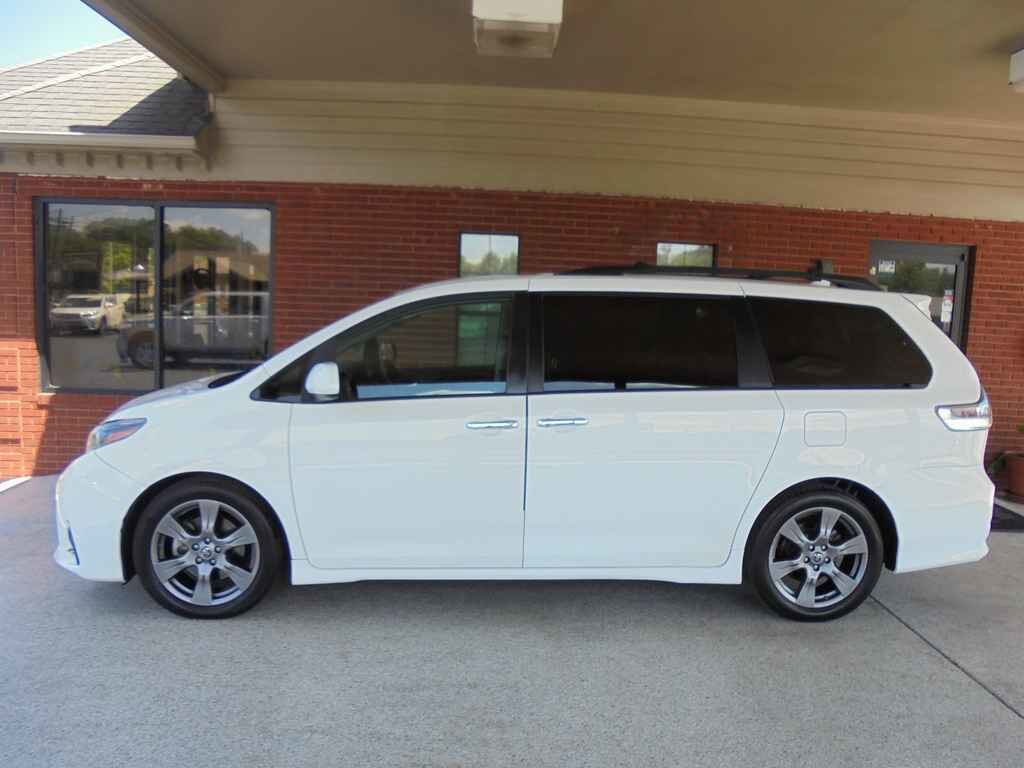 2018 TOYOTA Sienna