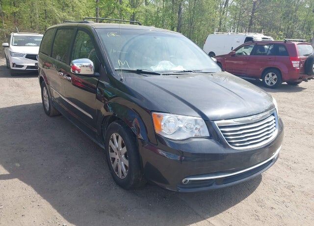 2015 CHRYSLER Town and Country