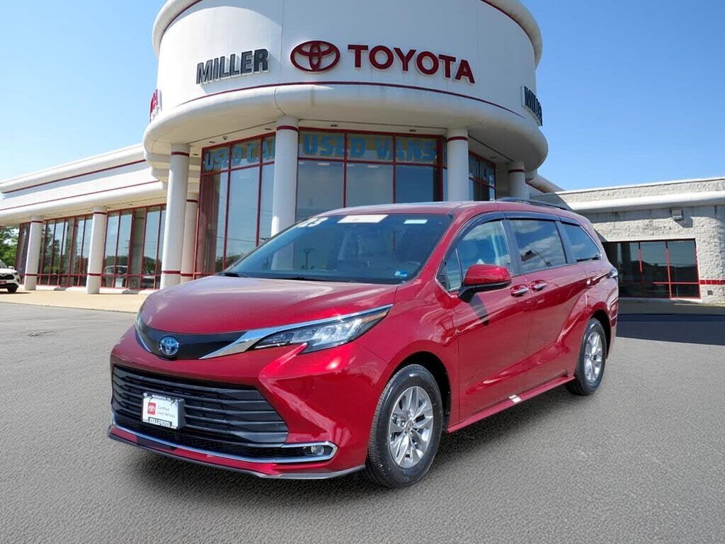 2023 TOYOTA Sienna