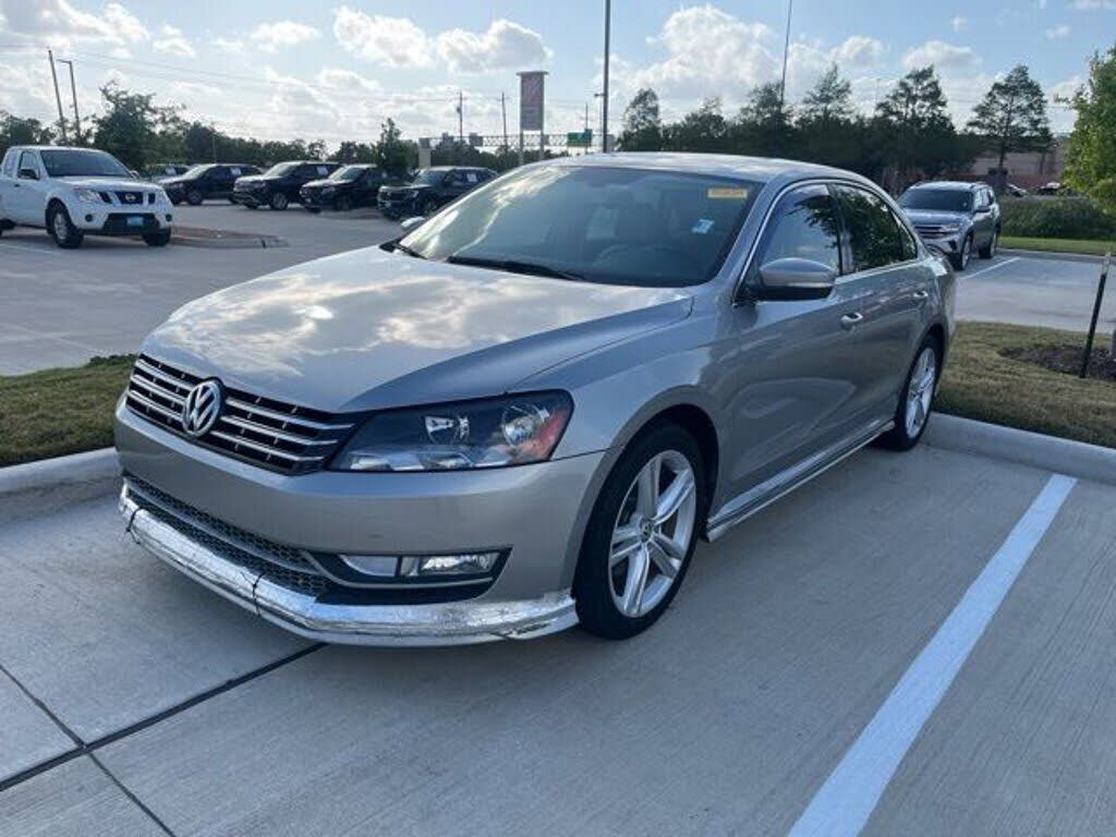 2013 VOLKSWAGEN Passat