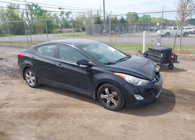 2013 HYUNDAI Elantra