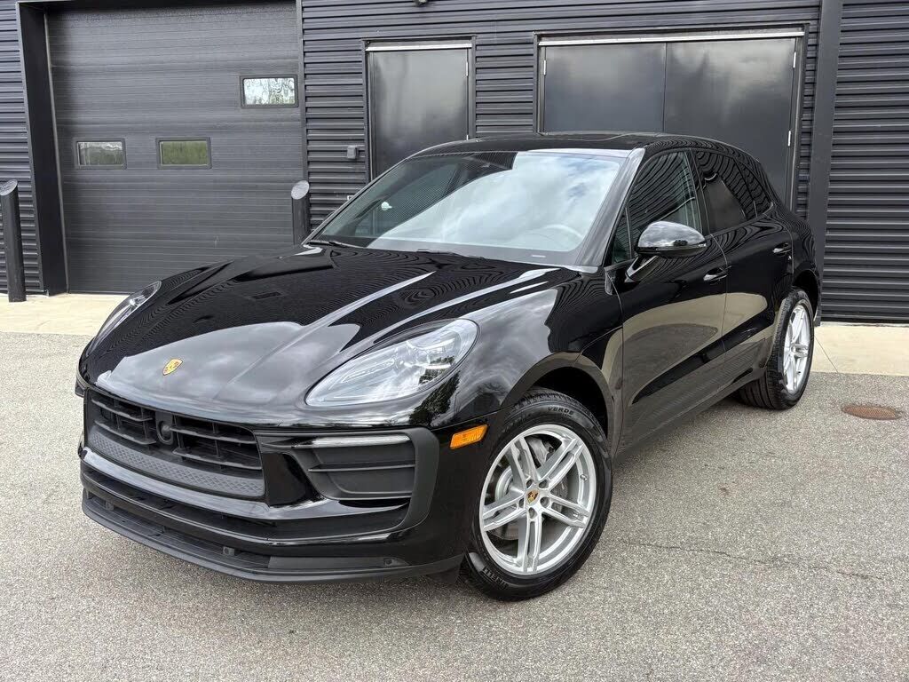 2023 PORSCHE Macan