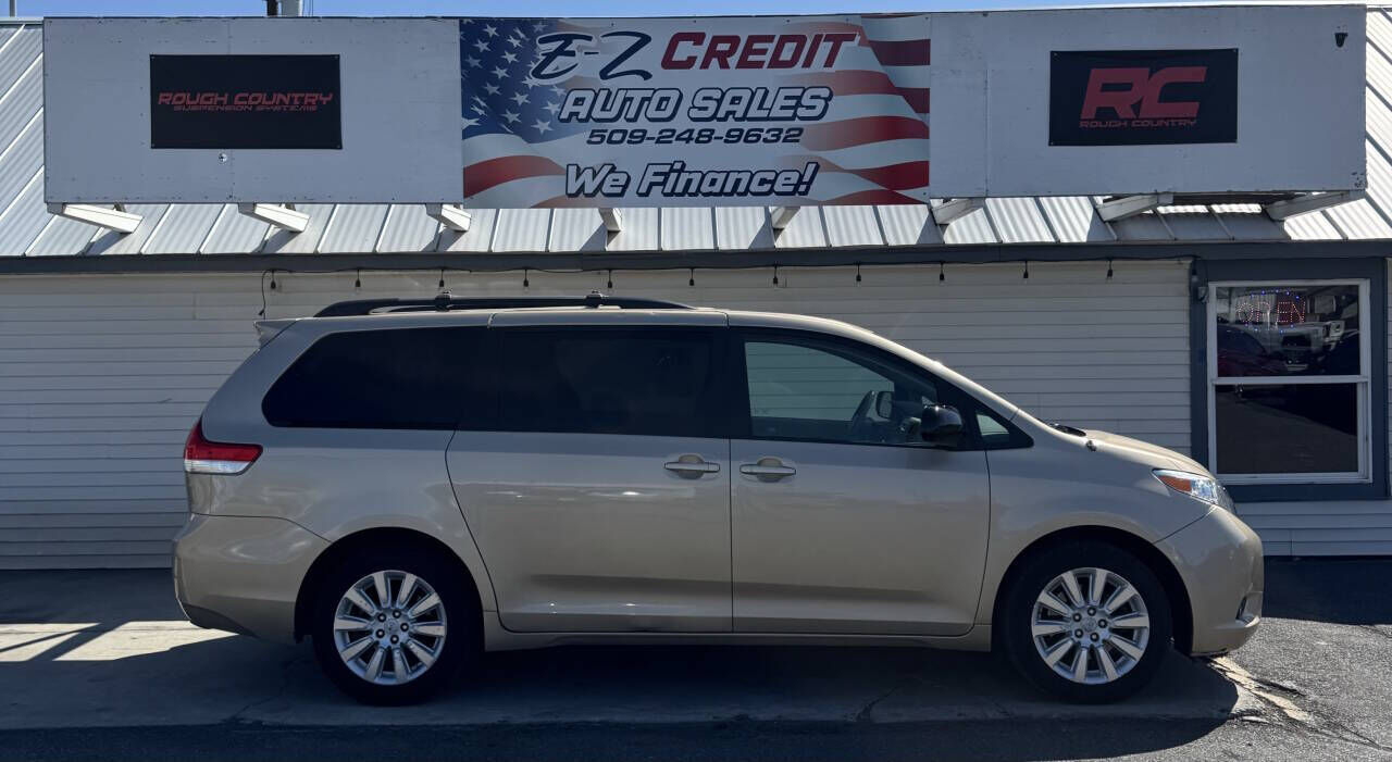 2011 TOYOTA Sienna