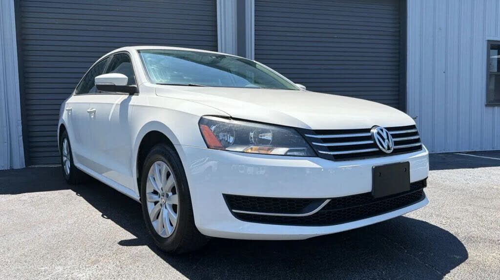 2013 VOLKSWAGEN Passat