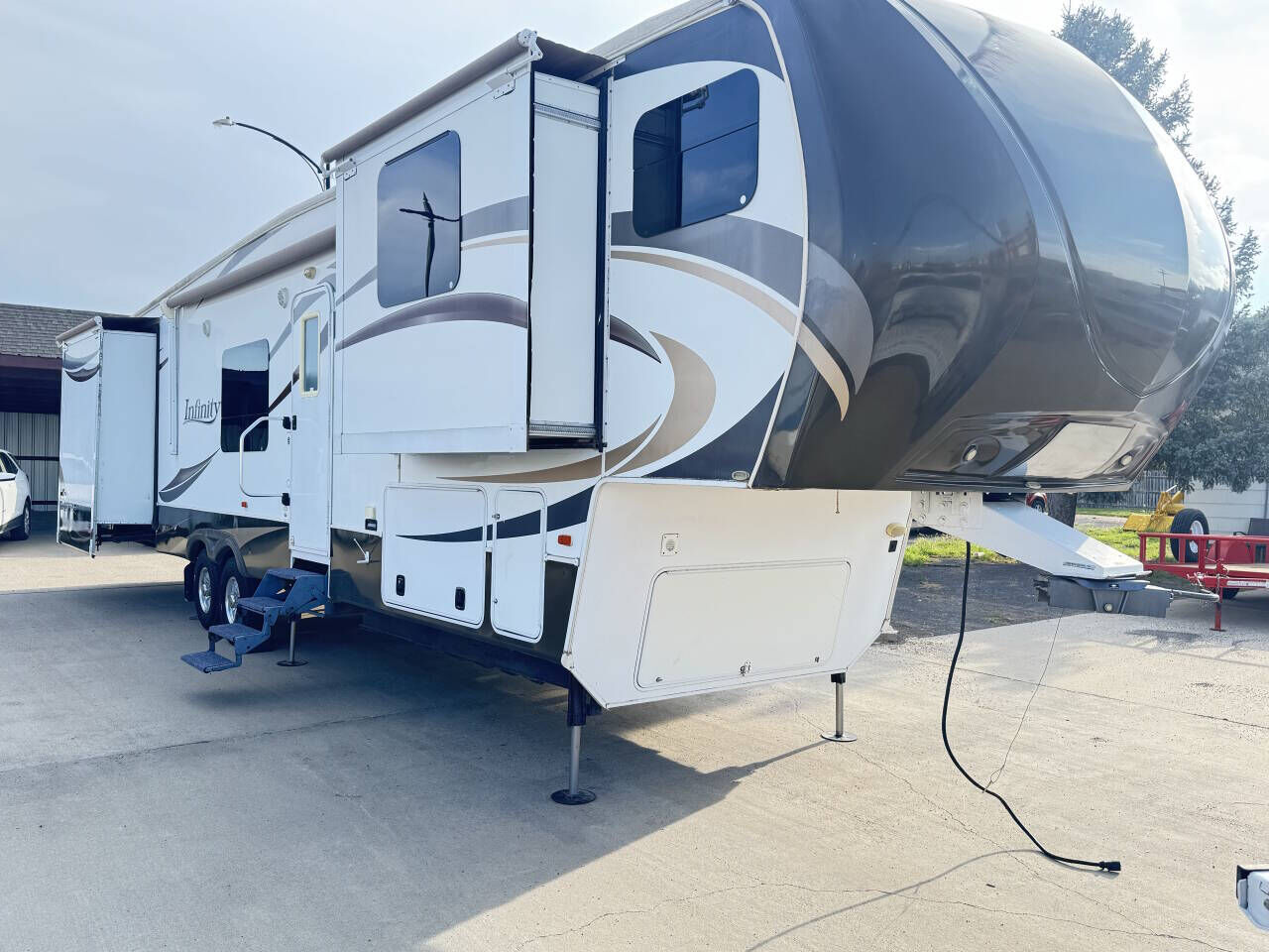 2012 DUTCHMEN MANUFACTURING Dutchmen Manufacturing