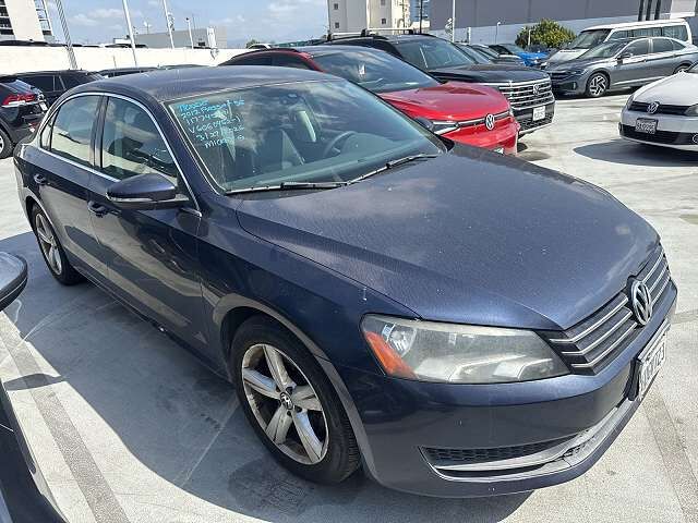 2012 VOLKSWAGEN Passat