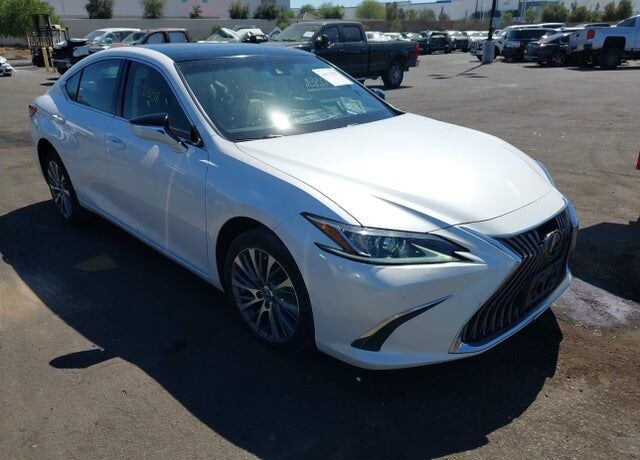 2019 LEXUS ES