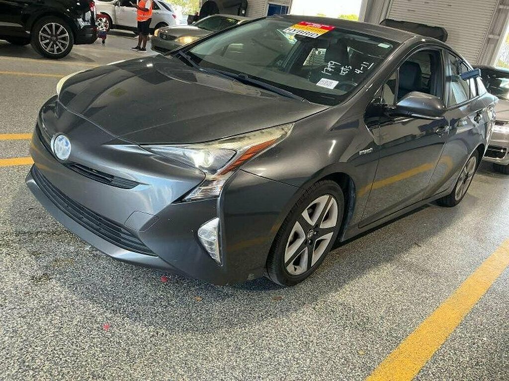 2016 TOYOTA PRIUS