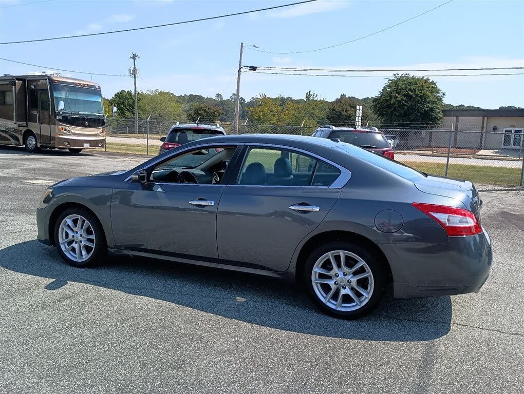 2011 NISSAN Maxima