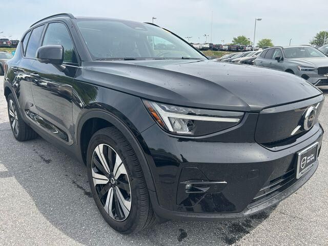2023 VOLVO XC40