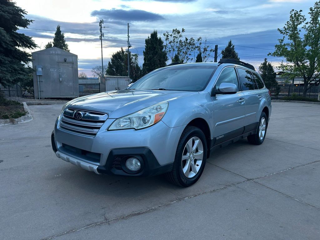 2013 SUBARU Outback