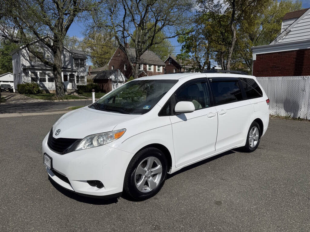 2014 TOYOTA Sienna