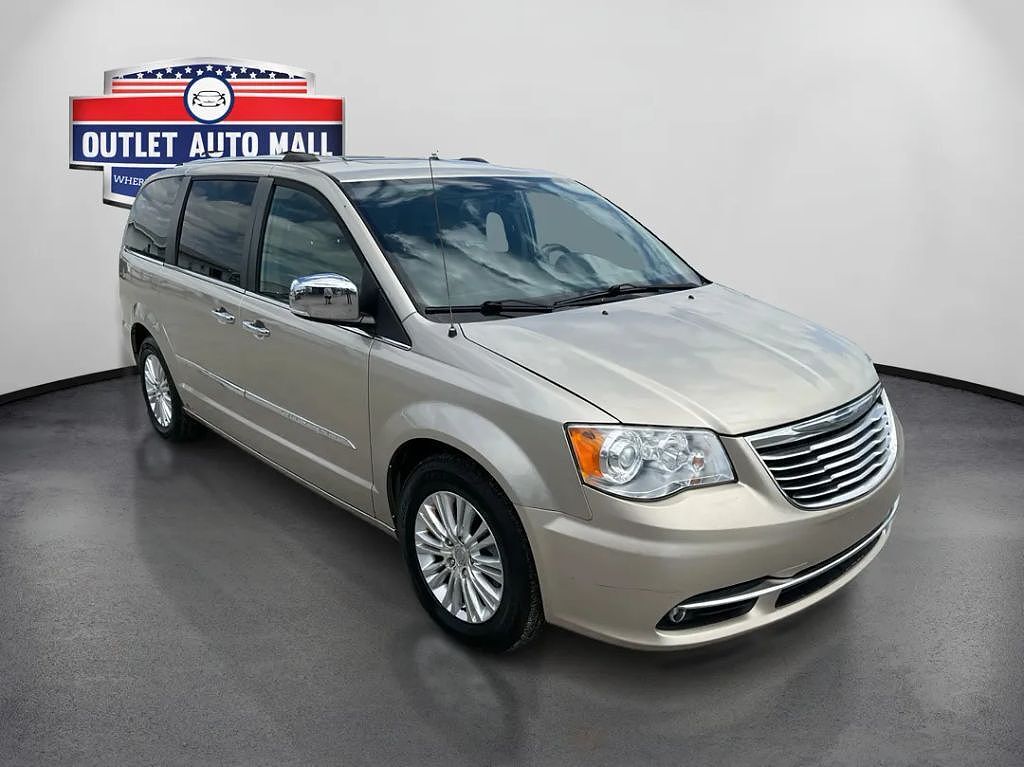 2014 CHRYSLER Town and Country