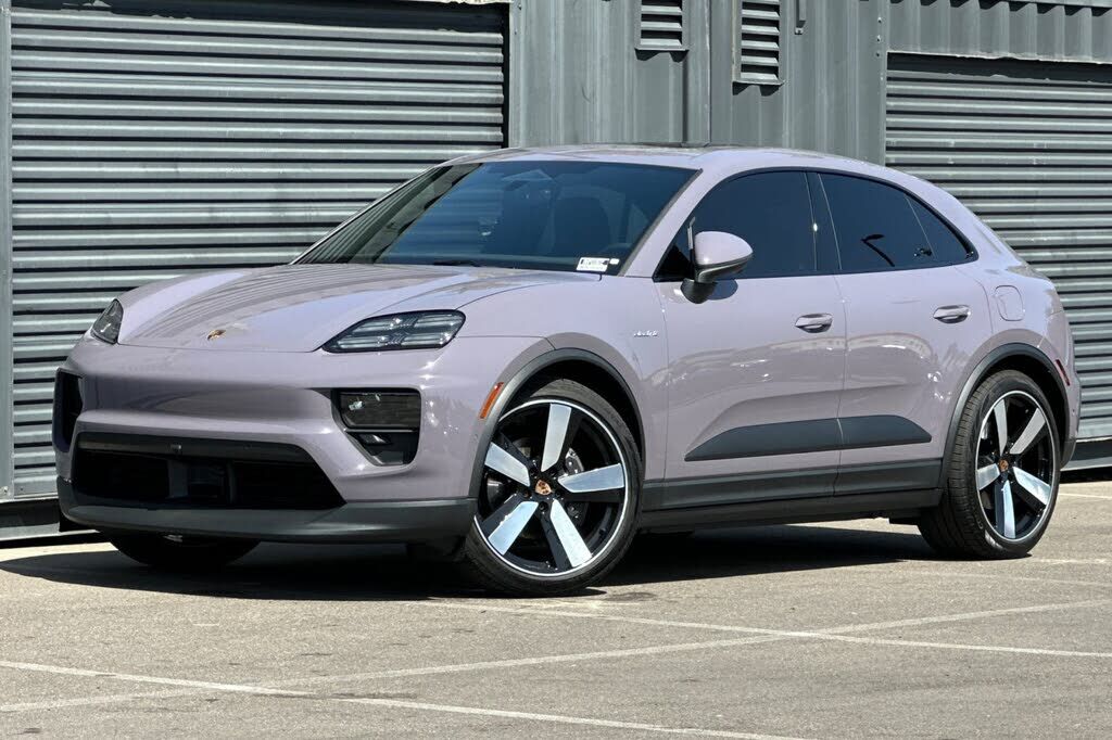 2024 PORSCHE Macan