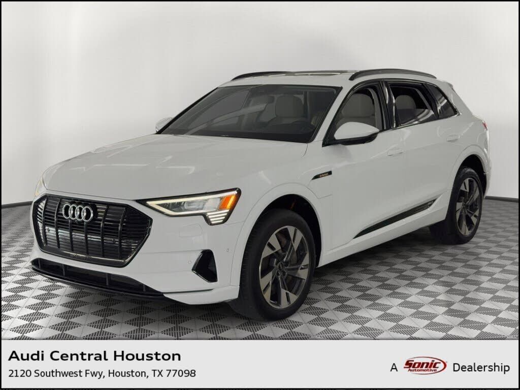 2022 AUDI e-tron