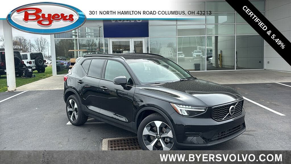 2024 VOLVO XC40