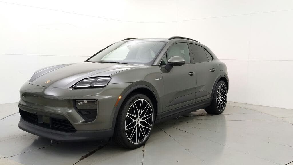 2024 PORSCHE Macan