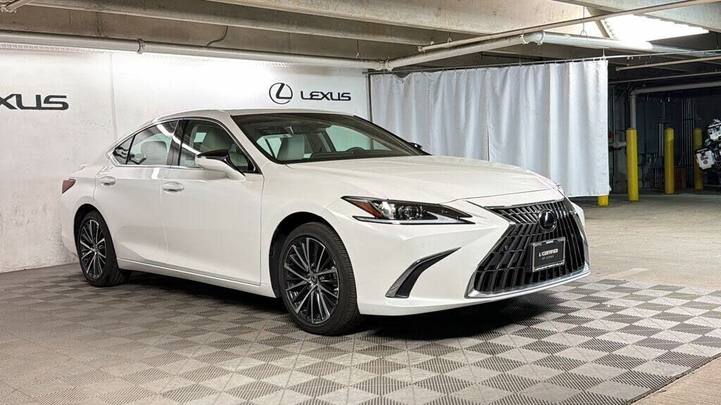 2025 LEXUS ES