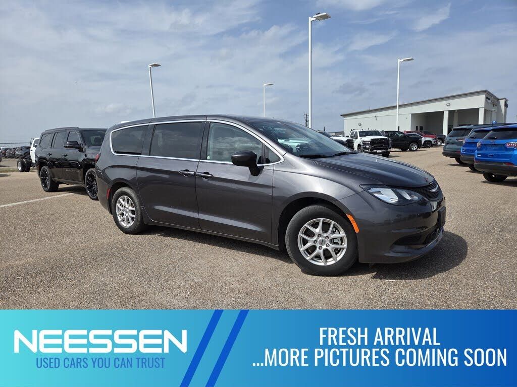 2023 CHRYSLER Voyager