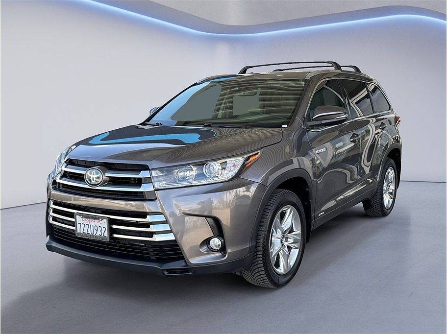 2017 TOYOTA Highlander