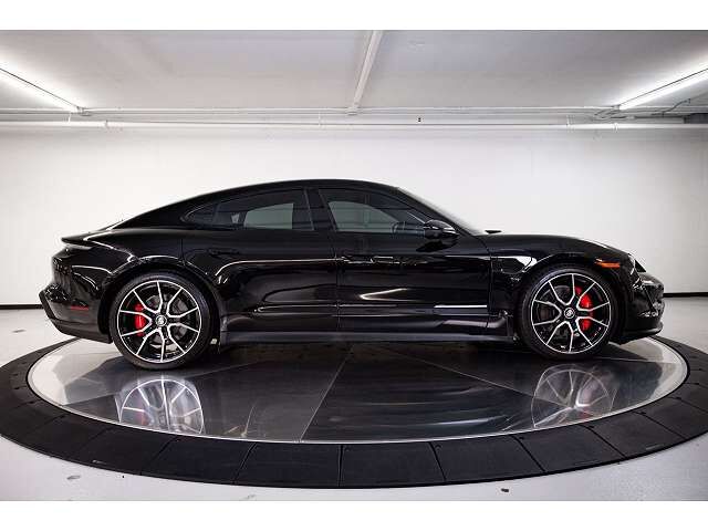 2022 PORSCHE Taycan