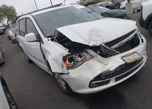 2016 CHRYSLER Town and Country