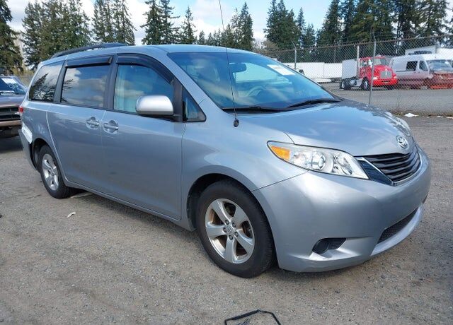 2014 TOYOTA Sienna
