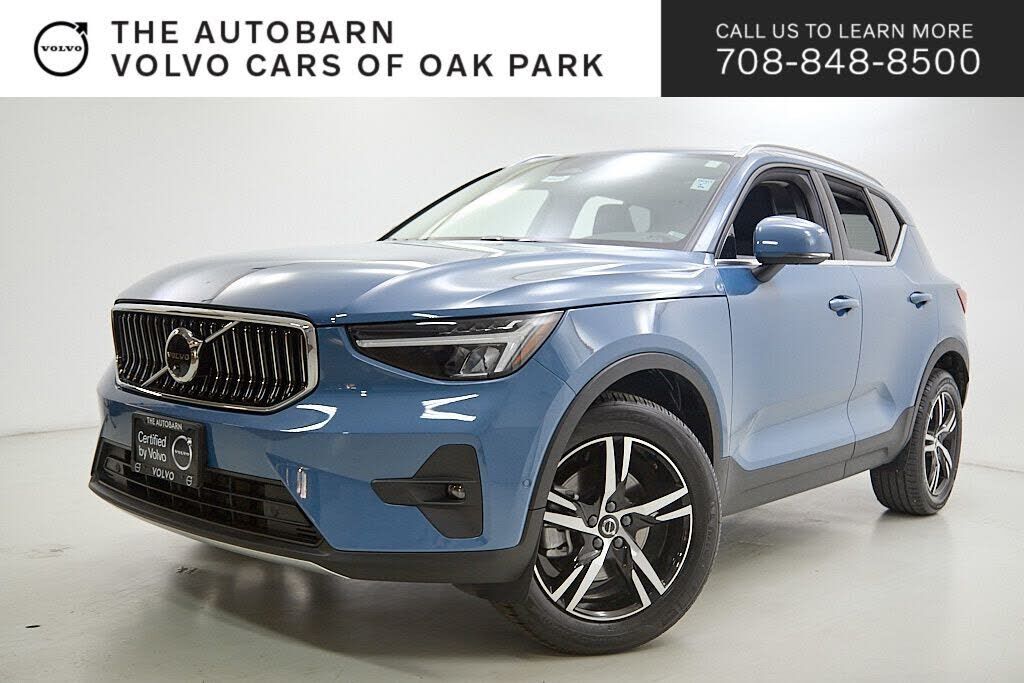 2023 VOLVO XC40