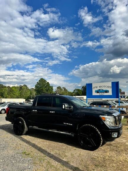2017 NISSAN Titan
