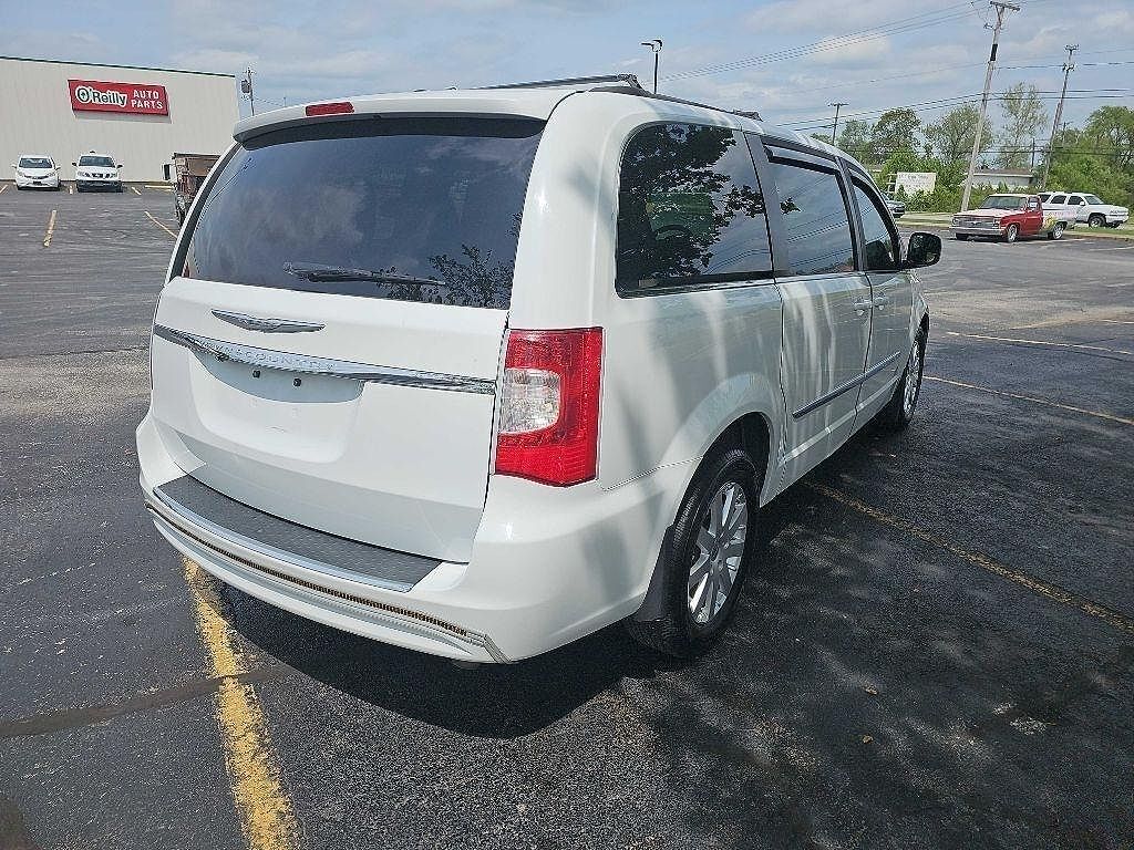 2013 CHRYSLER Town and Country