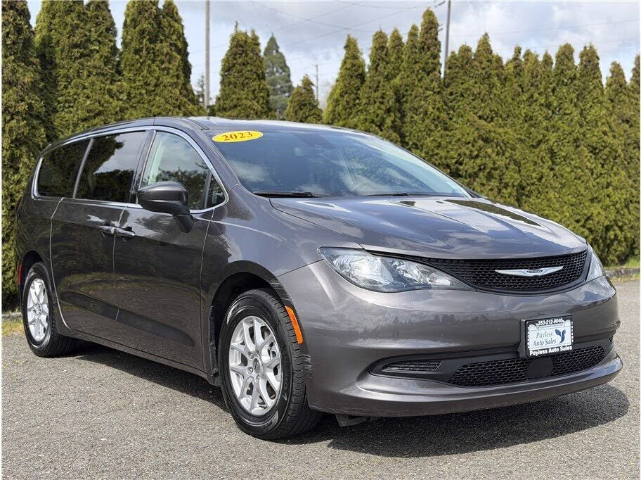 2023 CHRYSLER Voyager