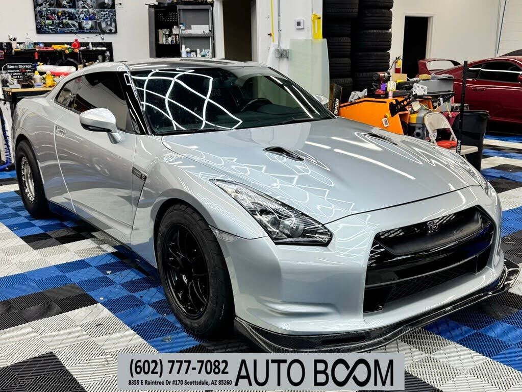 2010 NISSAN GT-R
