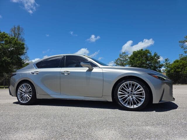 2022 LEXUS IS