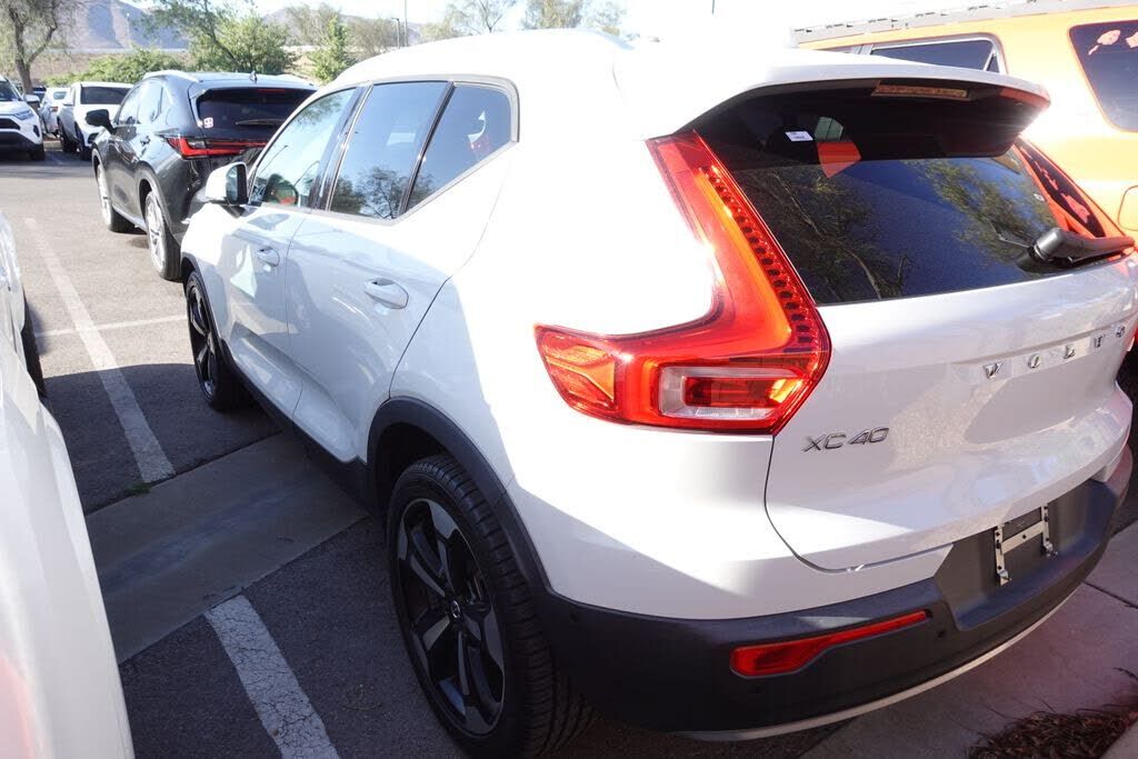 2019 VOLVO XC40