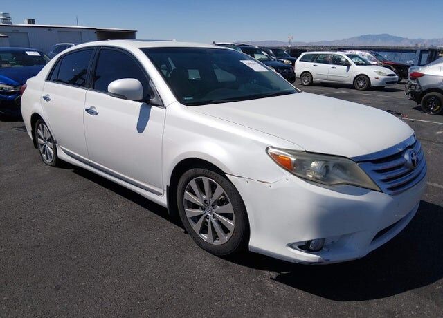 2011 TOYOTA Avalon